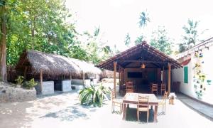 Gambar di galeri bagi Lazy Monkey Surfhostel - Sri Lanka di Hiriketiya