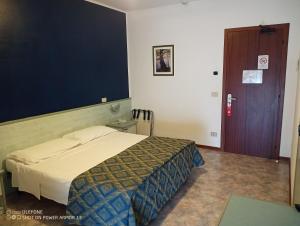 Postel nebo postele na pokoji v ubytování Hotel Firenze + 155 fotografií