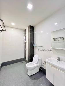 a bathroom with a toilet and a sink at Silk Sky Residence, Pool View, High Speed Wi-Fi, TVBox, C180, Cheras, C180, Aeon Cheras Selatan, Balakong in Seri Kembangan