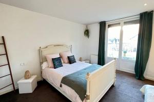 Ένα ή περισσότερα κρεβάτια σε δωμάτιο στο Le loft d'Étigny