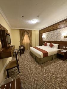 Postel nebo postele na pokoji v ubytování Abraj Al Tayseer Tuwa Hotel