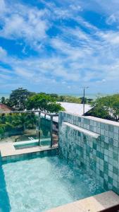 a swimming pool with a blue tiled wall at Flat Tambaú - Beira-mar in João Pessoa