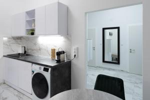 Kuchyň nebo kuchyňský kout v ubytování Central Apartment next to Hauptbahnhof Hbf + 10 fotografií