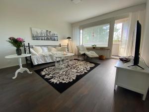 a living room with a couch and a table at Style 1BR Appartment in Kemi - Tornio in Kemi