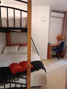 a bedroom with a bunk bed with a desk and a chair at Playa Cannet del Berenguer 7 pers piscina tennis in Canet de Berenguer