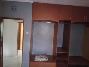 een lege kamer met een kast met een spiegel bij Plush 3 Bedroom Apartment Home in Kitale