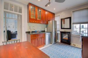 a kitchen with a table and a stove at Walkers Paradise APT with Amenities, King St 1 mi in Alexandria