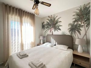 Postel nebo postele na pokoji v ubytování 2 bed Penthouse with Sea View + 37 fotografií