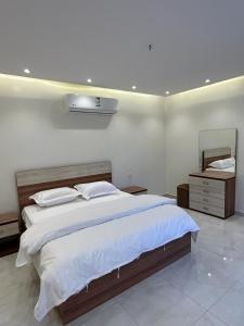 Кровать или кровати в номере استراحه الفخامة