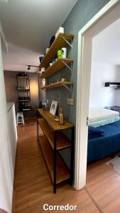 a room with a bed and a desk in a room at Apartamento 2 quartos completo com garagem in Juiz de Fora