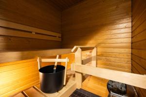 a sauna with a trash can in the middle at Nordic Design Apartment City Center in Rovaniemi