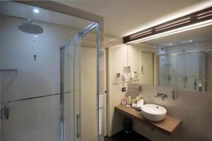 A bathroom at AS Hotel Limbiate Fiera