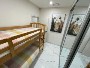 Ένα ή περισσότερα κρεβάτια σε δωμάτιο στο Guest House - Self Contained