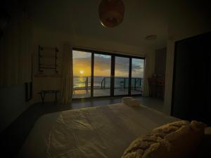 Voodi või voodid majutusasutuse 1 Corcega Beachfront Suites toas