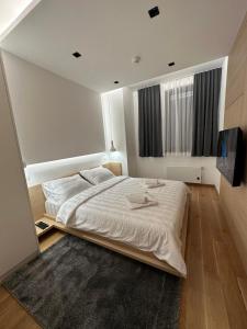 Ένα ή περισσότερα κρεβάτια σε δωμάτιο στο Apartman Pahulja 402 - Zlatni Javor