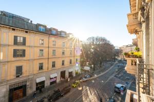 a view of a street in a city with buildings at Idromassaggio Brera - 5 min Duomo in Milan