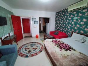 Postel nebo postele na pokoji v ubytování Shared room with the owner only at the Delta Hotel and Resort Sharm El Sheikh + 18 fotografií
