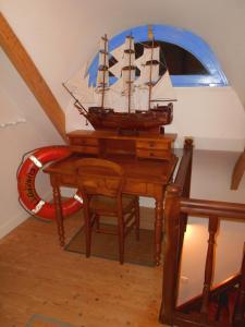 a model ship sitting on top of a desk at Ty Papy in Bénodet +13 photos