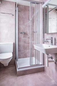 A bathroom at Hotel Bergidyll - Riders Haven