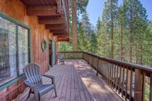 Balkon oz. terasa v nastanitvi A-Frame Cabin in The Sequoias