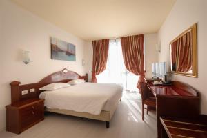 Postel nebo postele na pokoji v ubytování Noventa Hotel