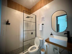 Vannituba majutusasutuses 1 Corcega Beachfront Suites
