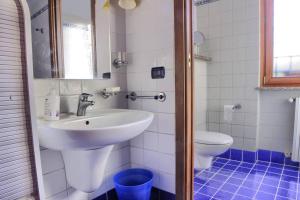 a bathroom with a sink and a toilet at Bay Cottage in Verrua Savoia +34 photos