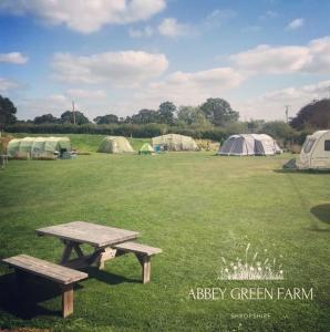 Aed väljaspool majutusasutust Glamping Tent at Abbey Green Farm