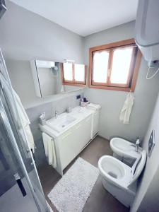 Ein Badezimmer in der Unterkunft Maison De Neige - Appartamento Vacanze