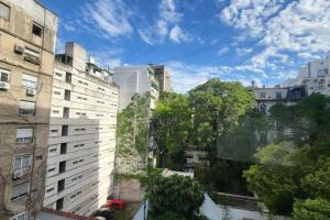 ブエノスアイレスにあるDepartamento en glamourosa calle, 1 dormitorioの高層ビル群の街並み