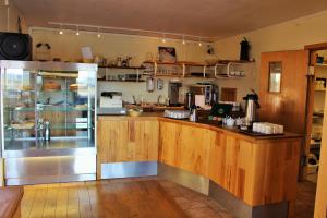 A kitchen or kitchenette at Fossatún Sunset Cottage