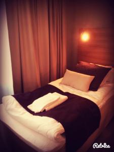 Postel nebo postele na pokoji v ubytování Loimaan Seurahuone