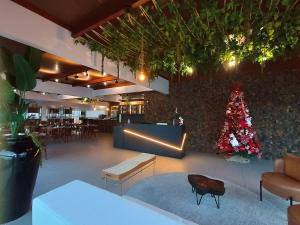 a lobby with a christmas tree in the middle at Vila do Centro in Bombinhas