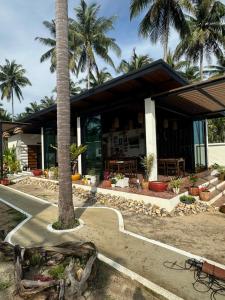 Ein Garten an der Unterkunft Chansi Beachresort