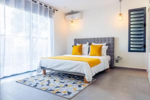 Katil atau katil-katil dalam bilik di Villa CANELLE FWI 4 Étoiles piscine jacuzzi beach surf +29 gambar