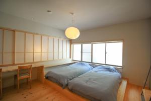 Ein Bett oder Betten in einem Zimmer der Unterkunft kazeto