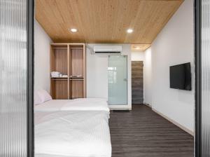 TV a/nebo společenská místnost v ubytování Summer Camp B&B