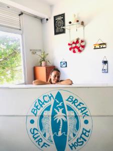 Ο χώρος του λόμπι ή της ρεσεψιόν στο Beach Break Surf Hostel
