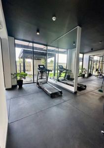 a room with mirrors and two exercise bikes in it at Mango Studio Nunciatura in San José