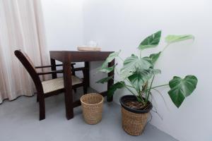 a dining room with a table and a plant at Prasith’s Place in Mirissa