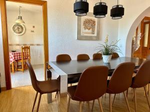 Ein Sitzbereich in der Unterkunft Casa de los Limones by Costadelsolholiday FAMILY VILLA NEAR PUERTO MARINA