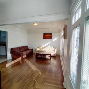 Кът за сядане в Sunny SF home - cozy, spacious, convenient w/parking, A+ location!!