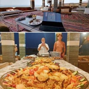 twee foto's van een tafel met een bord eten bij Casablanca Beach Camp in Nuweiba‘ el Muzeinah
