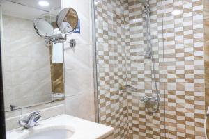 Koupelna v ubytování Abraj Al Tayseer Tuwa Hotel