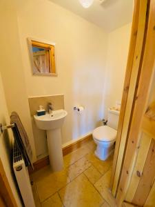 A bathroom at Clementine Cottage