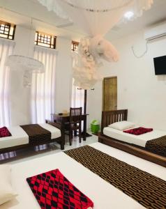 Postel nebo postele na pokoji v ubytování Anuradhapura Kanimadala Resort