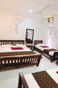 Postel nebo postele na pokoji v ubytování Anuradhapura Kanimadala Resort