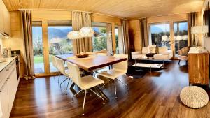 مطبخ أو مطبخ صغير في Chalet CARVE - Apartments EIGER, MOENCH and JUNGFRAU