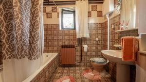 Ένα μπάνιο στο Apartman Ornela +23 φωτογραφίες