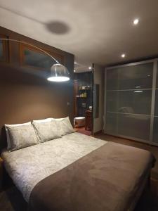 Postel nebo postele na pokoji v ubytování Chambre double accueillante avec douche privative
